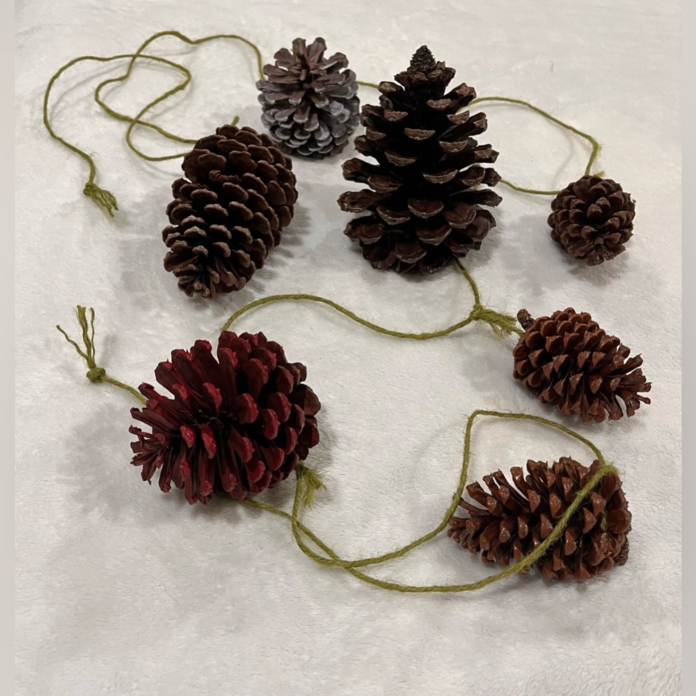Festive Pinecone Holiday Garland - Picture 3 of 4